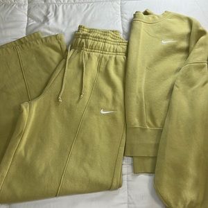 Women’s Nike set